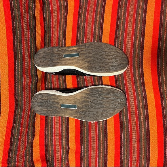 6.5 (size 37) black patent leather sneakers. Josef Seibel. - Picture 6 of 8